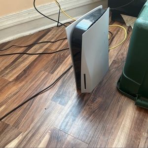 PS5 disk version comes with cod